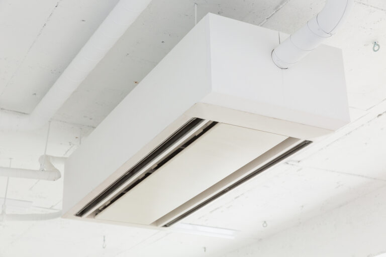 天井埋込2方向タイプの業務用エアコン
